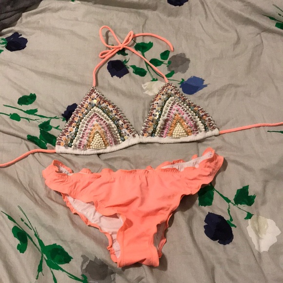 Victoria’s Secret bikini - Picture 1 of 4